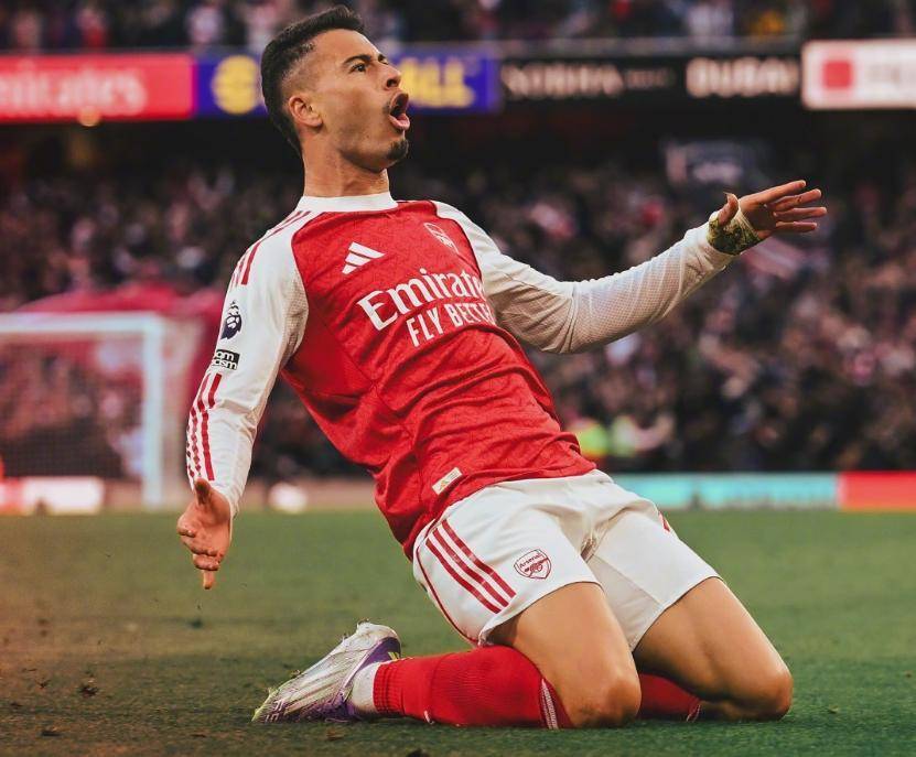 160亿金元大战！13分钟4球摧毁铁血防守，阿森纳4-0复仇马竞